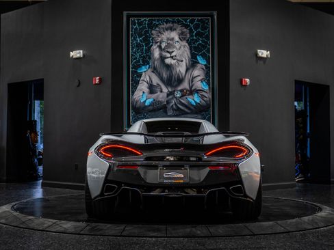 Used 2018 McLaren 570S Spider image 9