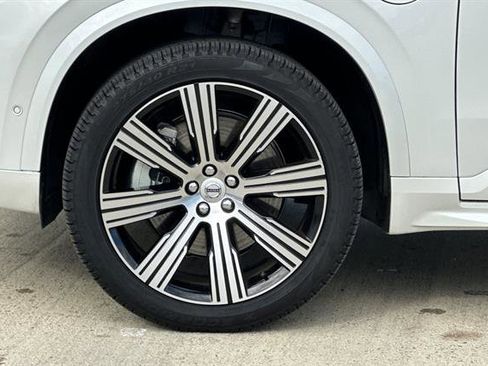 Certified 2025 Volvo XC90 T8 Ultra w/ Protection Package Premier image 32