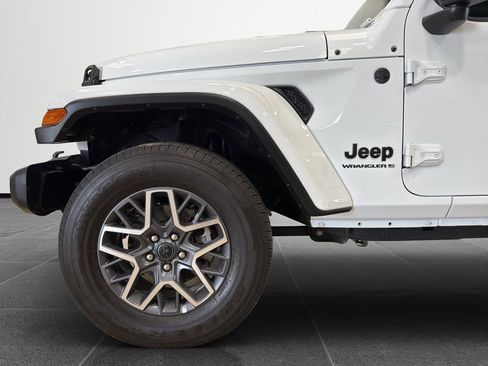 Used 2025 Jeep Wrangler Unlimited Sahara AWD/4WD image 2