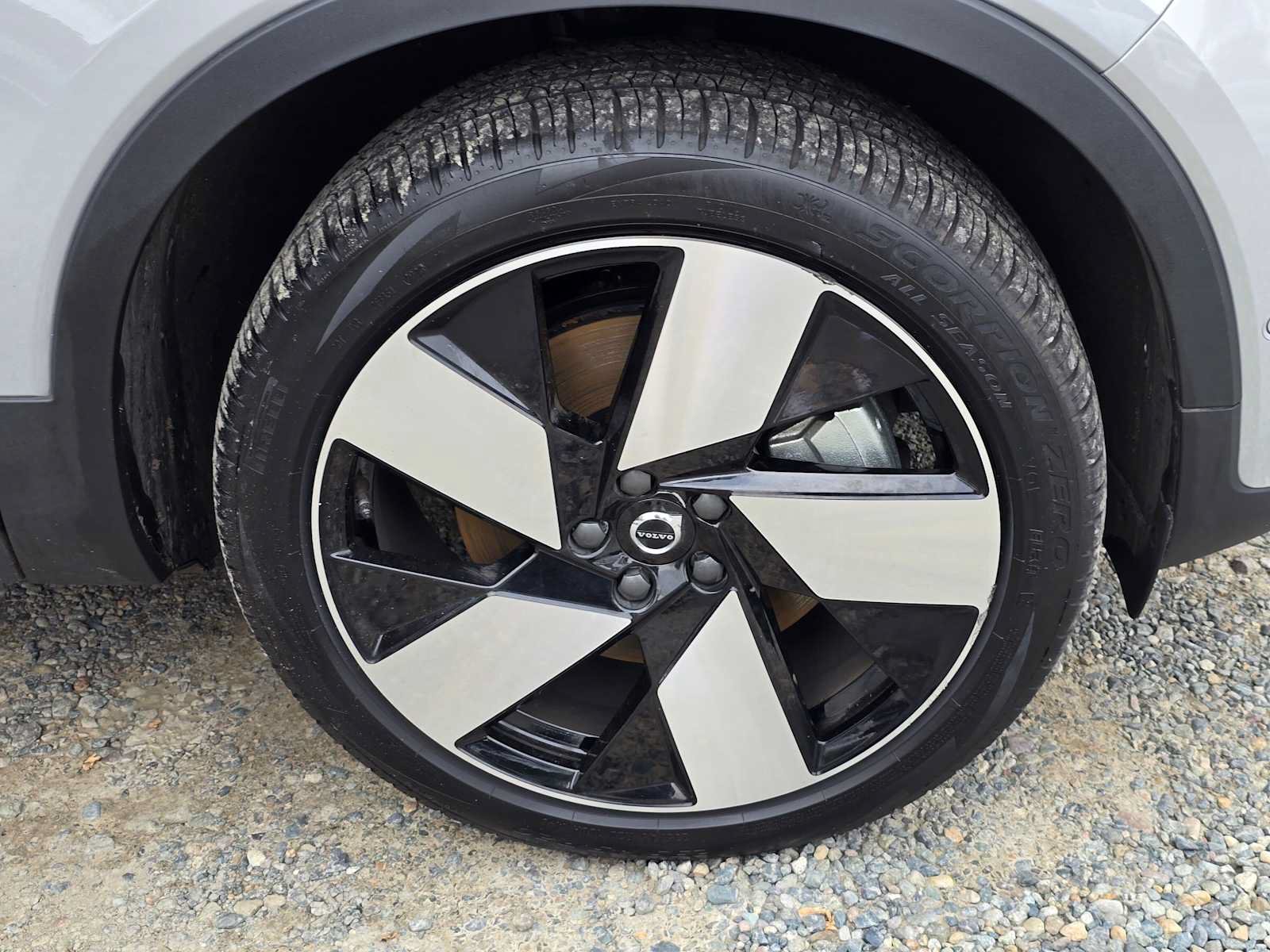 Used 2024 Volvo XC40 Recharge Plus w/ Protection Package Premier AWD/4WD image 9