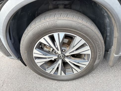 Used 2022 Nissan Rogue SV FWD image 8