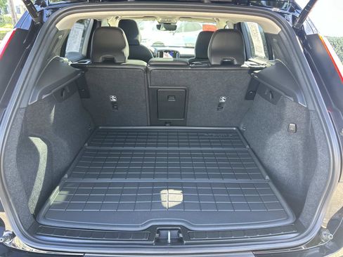 Certified 2025 Volvo XC40 B5 Plus w/ Protection Package Premier image 23