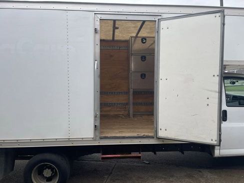 Used 2018 Chevrolet Express 4500 Extended w/ Driver Convenience Package image 19