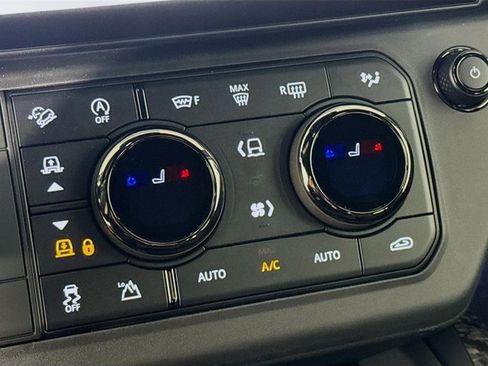 New 2026 Land Rover Defender 110 OCTA image 23