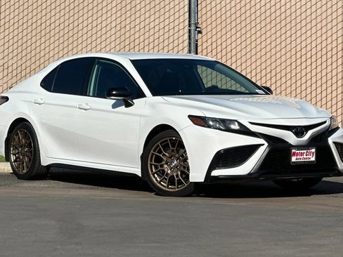 Used 2023 Toyota Camry SE FWD image 2