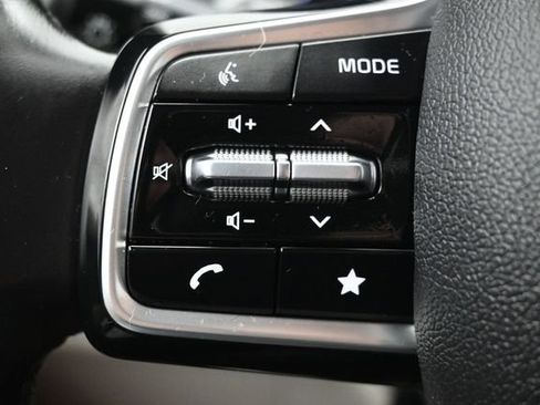 Used 2022 Kia Carnival LX FWD image 20