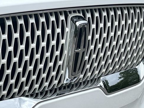 Used 2021 Lincoln Aviator Reserve AWD/4WD image 11