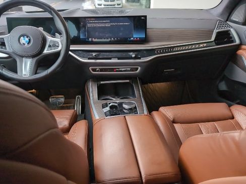 Certified 2024 BMW X7 xDrive40i w/ M Sport Package image 23