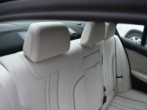 Used 2023 BMW 530e xDrive w/ Convenience Package image 29