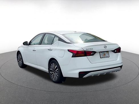 Used 2025 Nissan Altima 2.5 SV image 11