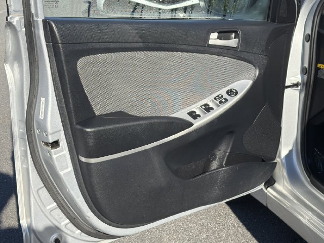 Used 2012 Hyundai Accent GS FWD image 12