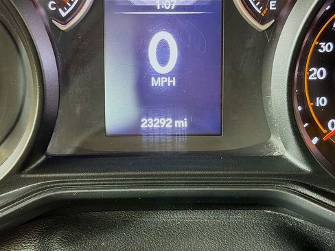 Used 2025 Jeep Gladiator Sport AWD/4WD image 28