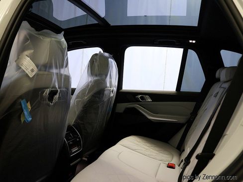 New 2026 BMW X5 xDrive40i w/ M Sport Package AWD/4WD image 13