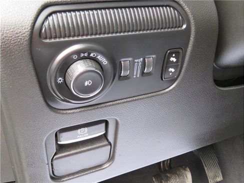 Used 2024 Jeep Wagoneer L Series III w/ Flexible Seating Group image 12