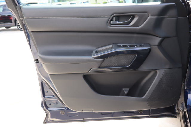 Used 2024 Nissan Pathfinder SV FWD image 26