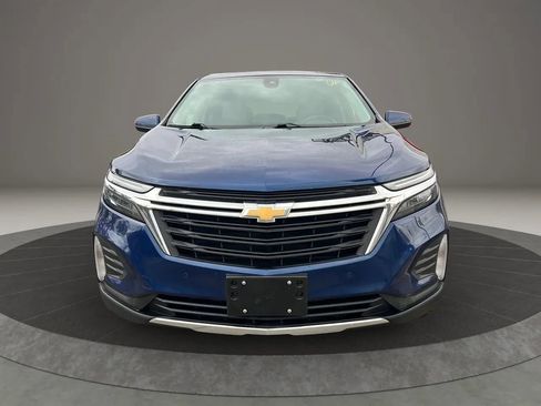 Used 2022 Chevrolet Equinox LT image 2
