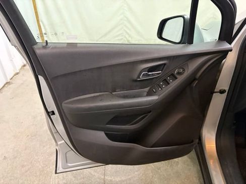 Used 2017 Chevrolet Trax LS FWD image 25