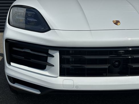 Certified 2025 Porsche Cayenne E-Hybrid Coupe AWD/4WD image 15