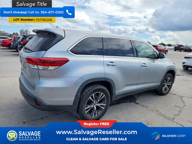 Used 2019 Toyota Highlander Plus FWD image 4