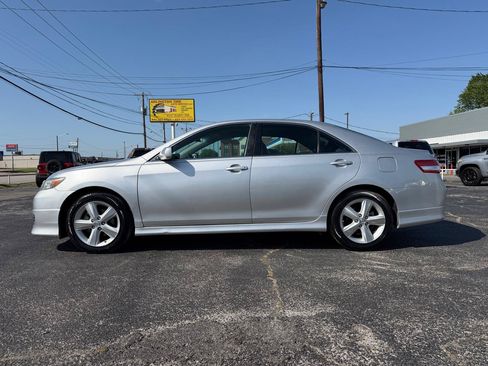 Used 2011 Toyota Camry SE FWD image 8