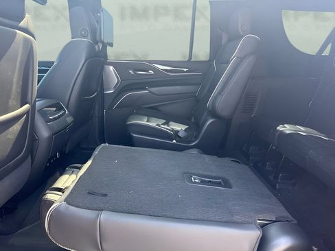 Used 2023 Cadillac Escalade ESV Sport w/ LPO, ONYX Package AWD/4WD image 9