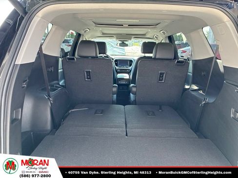 Certified 2023 GMC Acadia SLT w/ Preferred Package AWD/4WD image 9