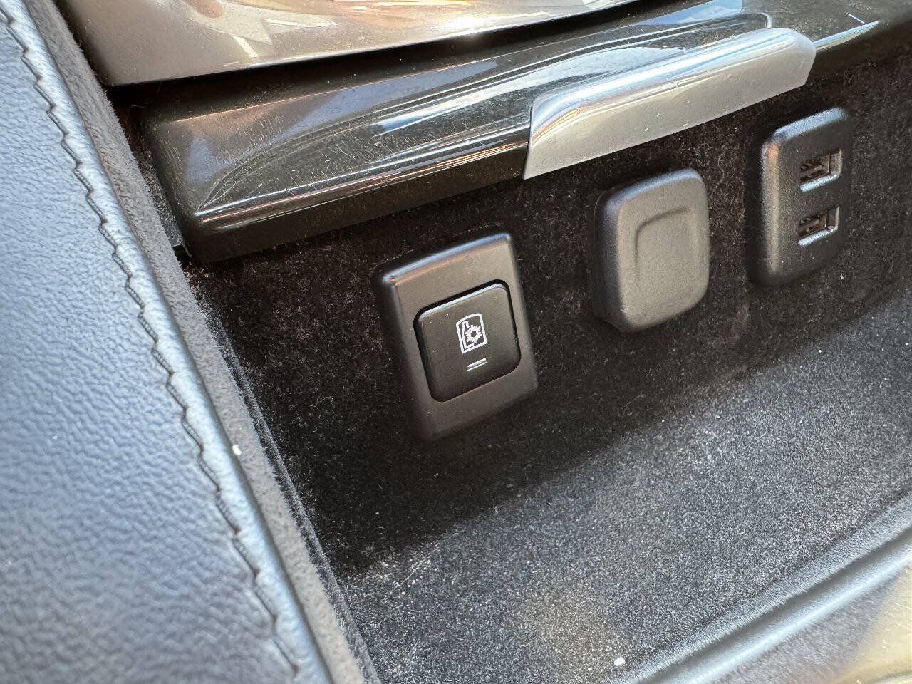 Used 2019 Cadillac Escalade Platinum RWD image 45