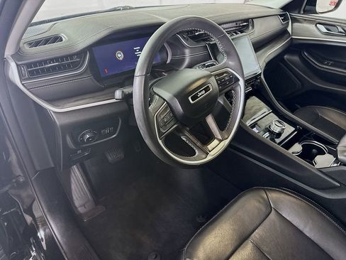 Used 2023 Jeep Grand Cherokee Limited w/ Black Appearance Package image 19