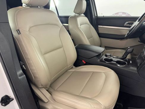 Used 2019 Ford Explorer XLT w/ Equipment Group 202A AWD/4WD image 34