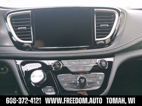 New 2026 Chrysler Pacifica Select FWD image 37