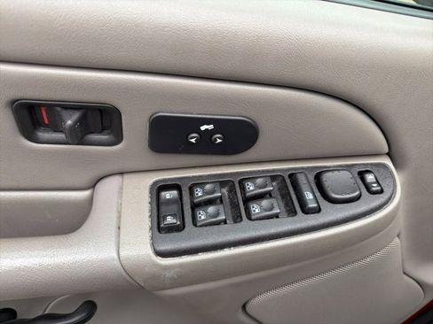 Used 2005 Chevrolet Avalanche LS image 23