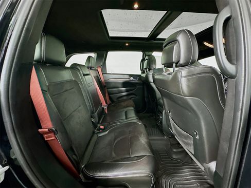 Used 2017 Jeep Grand Cherokee SRT image 27