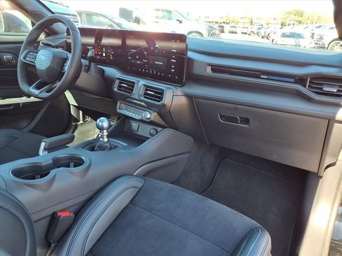 Used 2025 Ford Mustang Dark Horse image 12