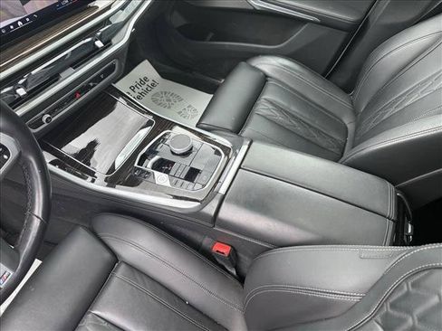 Used 2025 BMW X5 xDrive40i w/ M Sport Package AWD/4WD image 11