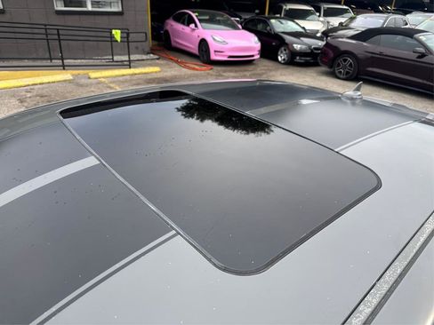 Used 2018 Dodge Challenger SRT image 9