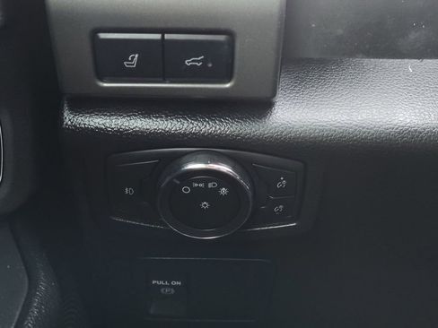 Used 2021 Ford Expedition XLT image 12