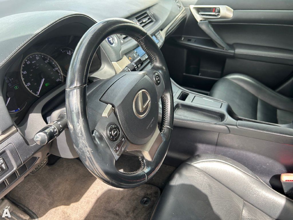 Used 2015 Lexus CT 200h FWD image 19