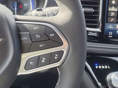 New 2026 Chrysler Pacifica Select FWD image 14