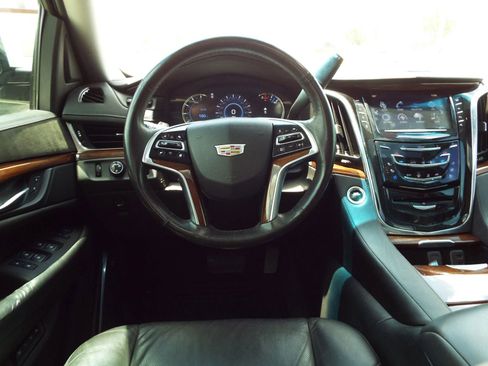 Used 2017 Cadillac Escalade Premium Luxury w/ LPO, Radiant Package image 12