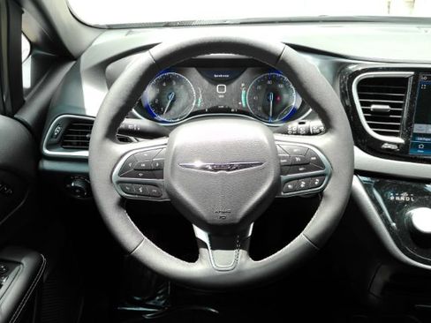 Used 2026 Chrysler Pacifica Select FWD image 35