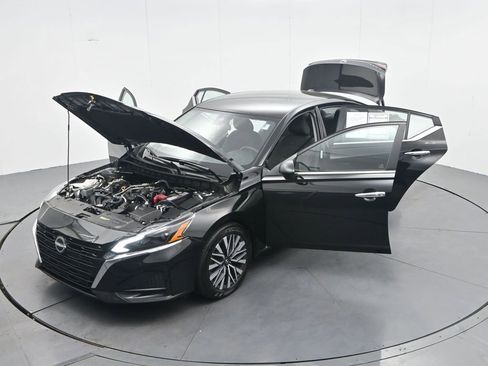 Used 2025 Nissan Altima 2.5 SV image 33