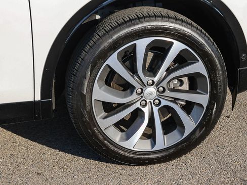 Used 2024 Land Rover Discovery Sport Dynamic SE image 9