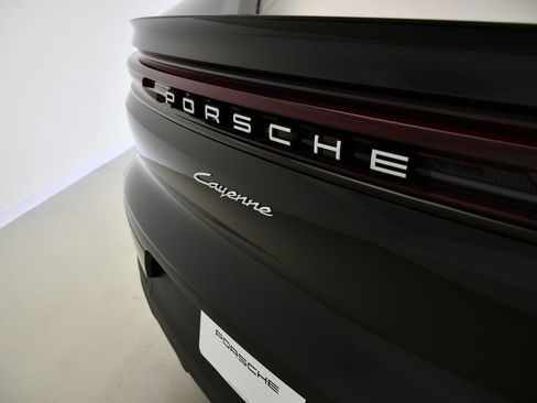 New 2026 Porsche Cayenne Coupe AWD/4WD image 12