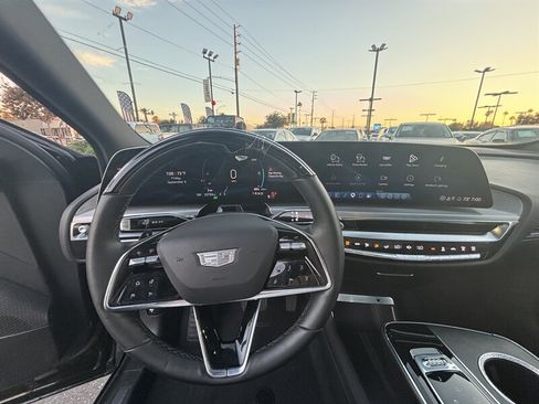 Used 2026 Cadillac Lyriq Luxury RWD image 12