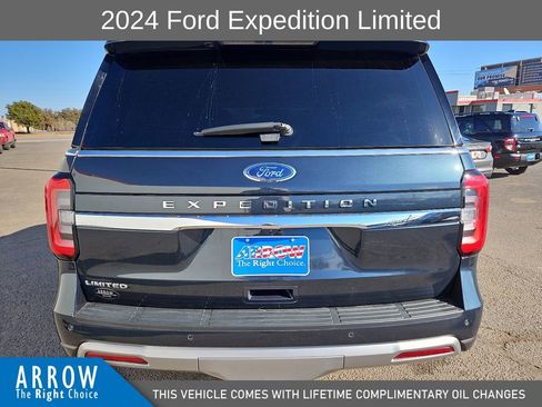Used 2024 Ford Expedition Limited image 11