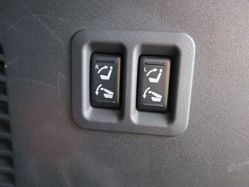 Used 2015 Nissan Armada Platinum w/ 2nd Row Captain Seat Package image 39