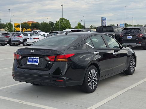 Used 2025 Nissan Altima 2.5 SV image 3