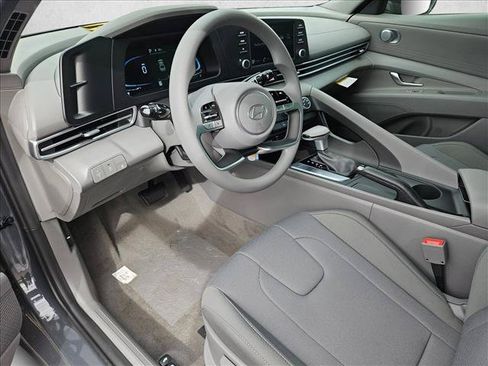 New 2026 Hyundai Elantra SE FWD image 3