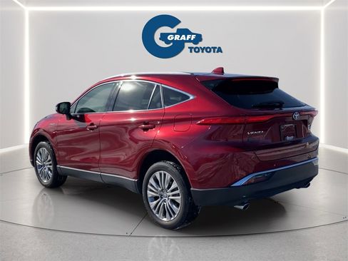 Used 2021 Toyota Venza XLE image 3
