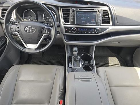Used 2019 Toyota Highlander XLE image 8